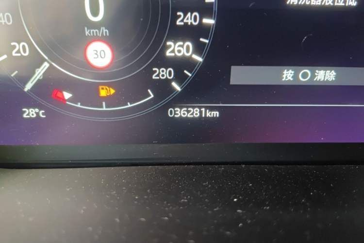 Used Land Rover Range Evoque 2021 Range Rover Velar 249 PS R-Dynamic S Performance Edition Odometer Close Up
