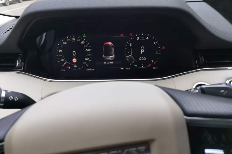 Used Land Rover Range Evoque 2021 Range Rover Velar L 249PS R-Dynamic First Edition Odometer Close Up