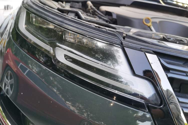 Used Land Rover Range Evoque 2021 Range Rover Velar L 249PS R-Dynamic First Edition Right Front Headlight