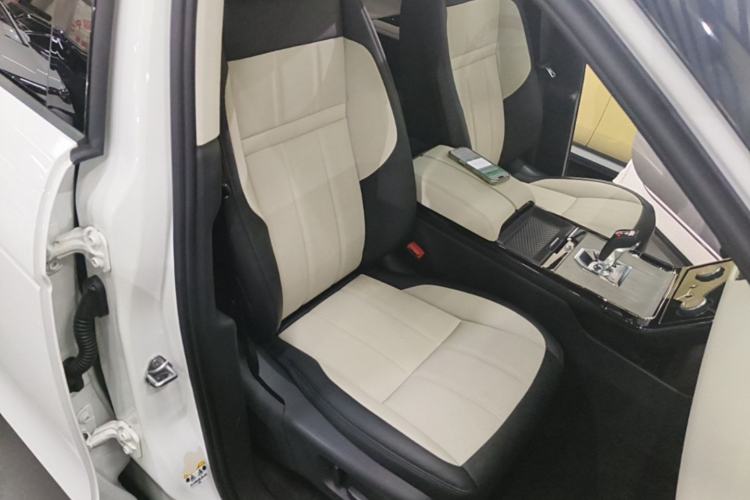 Used Land Rover Range Evoque 2021 Range Rover Velar 249 PS R-Dynamic S Performance Edition Right Front Seat