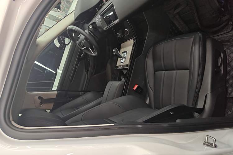 Used Land Rover Range Evoque 2021 Range Rover Velar 249 PS R-Dynamic S Performance Edition Right Front Seat