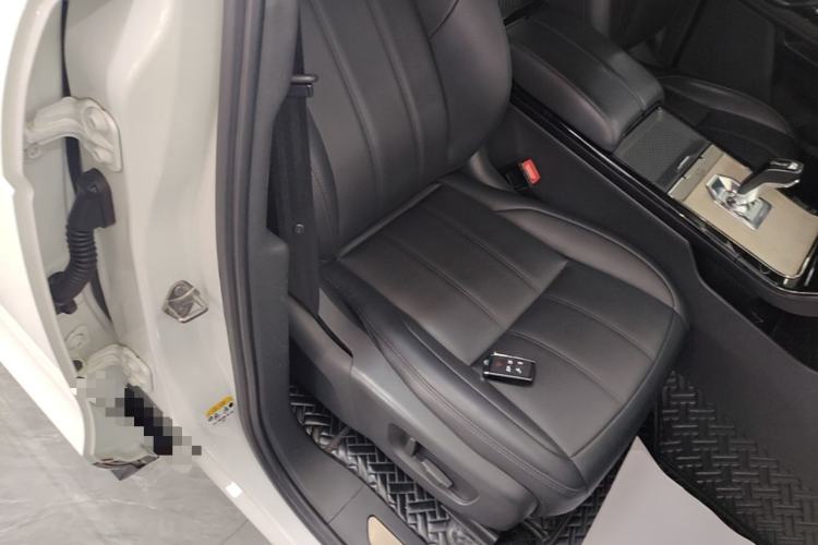 Used Land Rover Range Evoque 2021 Range Rover Velar 249 PS R-Dynamic S Performance Edition Right Front Seat