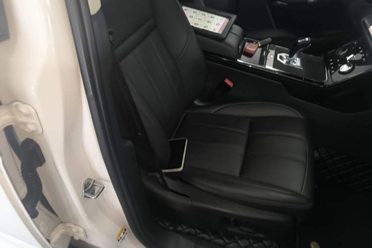 Used Land Rover Range Evoque 2021 Range Rover Velar 249 PS R-Dynamic S Performance Edition Right Front Seat