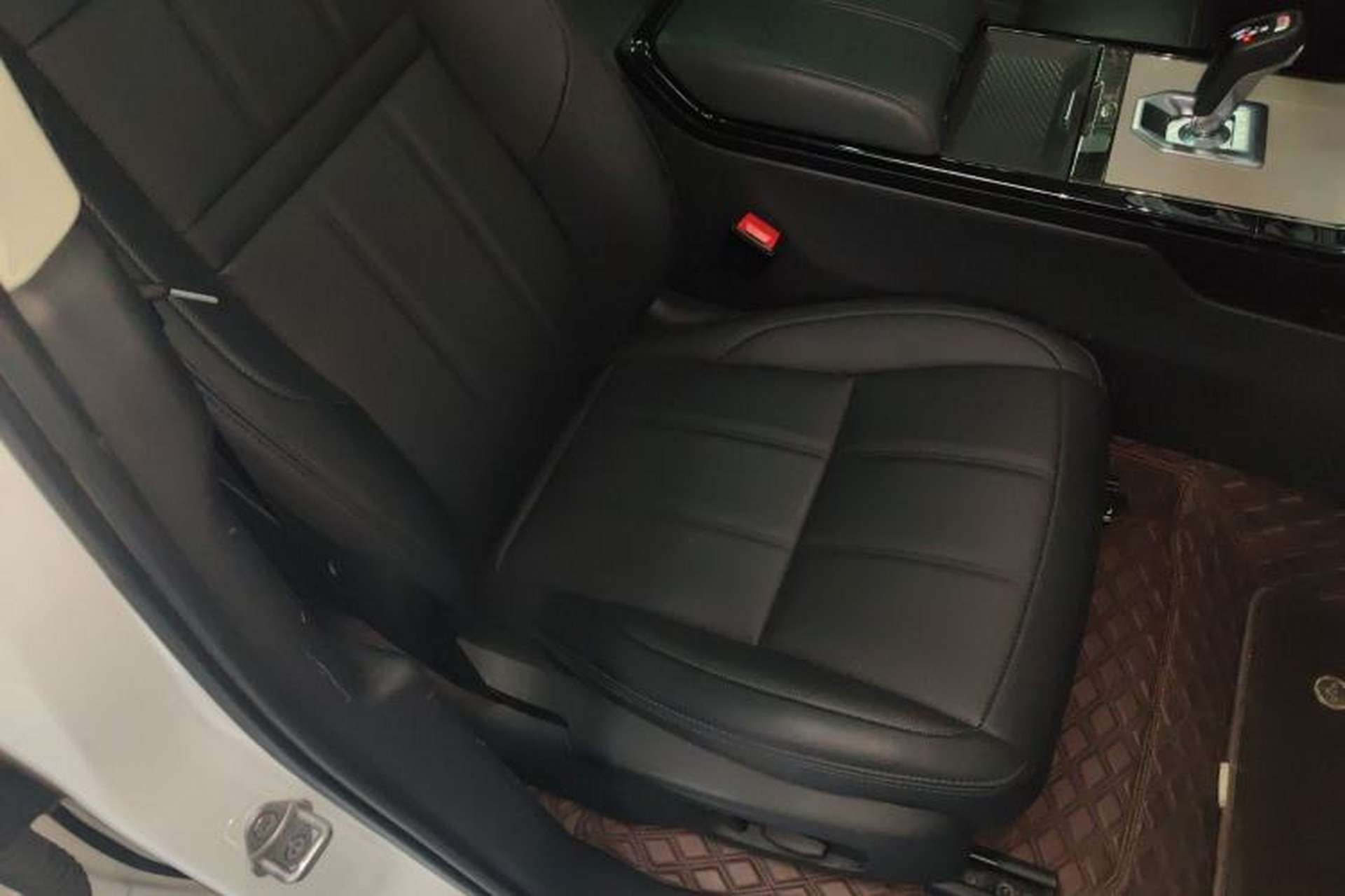 Used Land Rover Range Evoque 2021 Range Rover Velar 249 PS R-Dynamic HSE Luxury Edition Right Front Seat