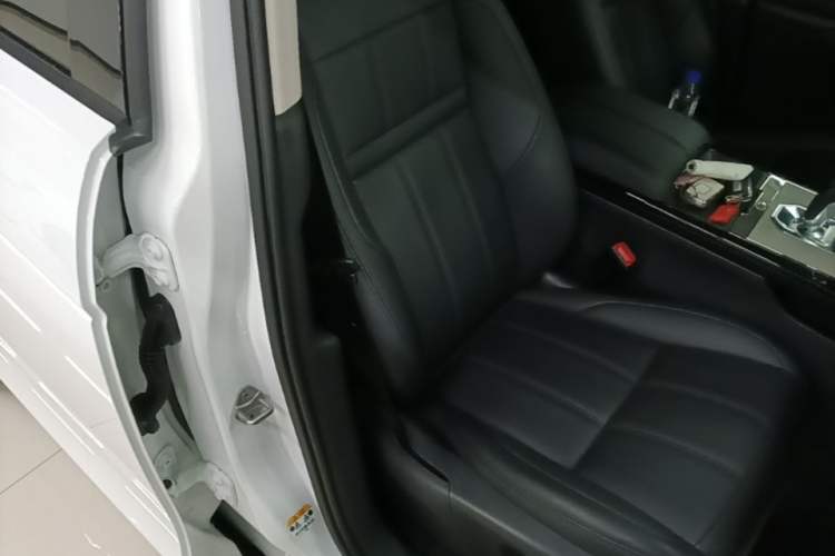 Used Land Rover Range Evoque 2021 Range Rover Velar 249 PS R-Dynamic S Performance Edition Right Front Seat
