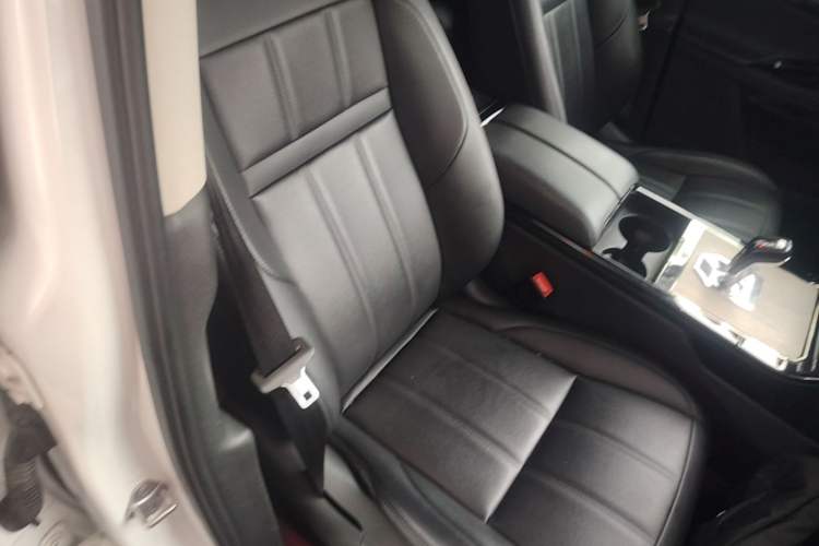 Used Land Rover Range Evoque 2021 Range Rover Velar L 249PS R-Dynamic First Edition Right Front Seat