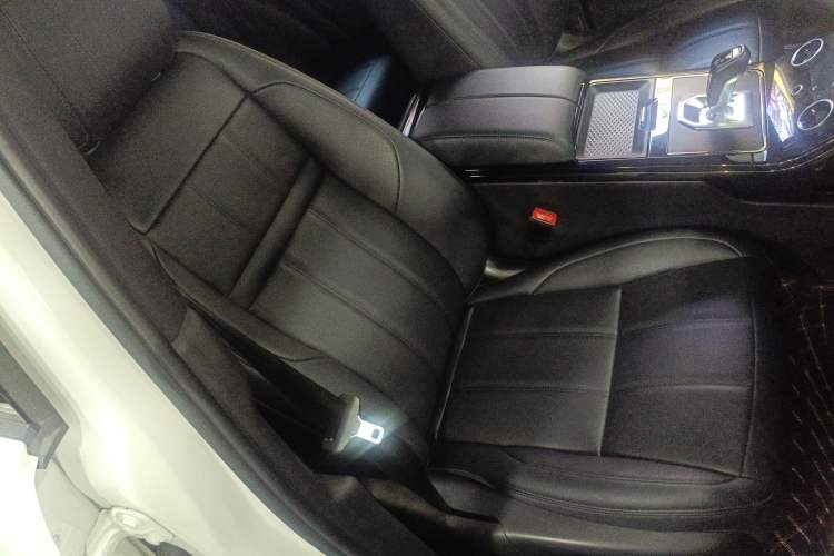 Used Land Rover Range Evoque 2021 Range Rover Velar 249 PS R-Dynamic S Performance Edition Right Front Seat