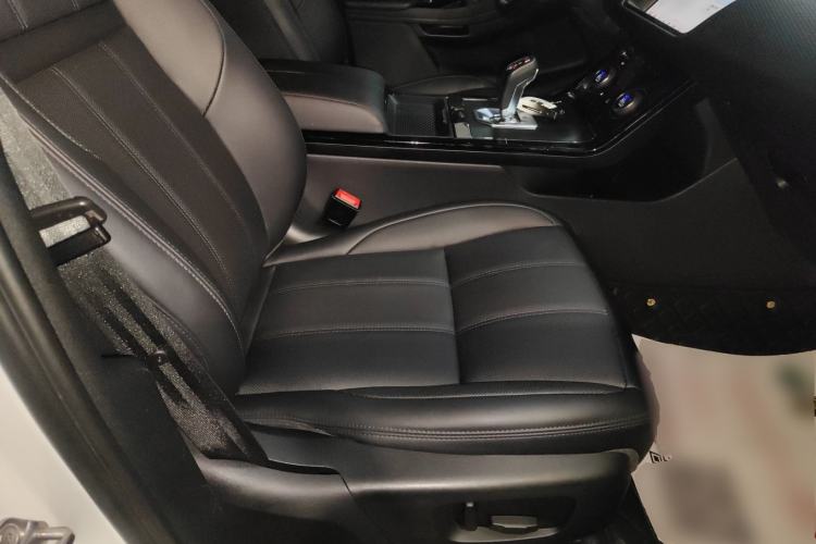 Used Land Rover Range Evoque 2021 Range Rover Velar 249 PS R-Dynamic S Performance Edition Right Front Seat