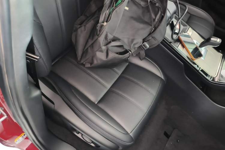 Used Land Rover Range Evoque 2021 Range Rover Velar 249 PS R-Dynamic S Performance Edition Right Front Seat