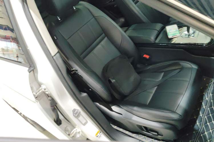 Used Land Rover Range Evoque 2021 Range Rover Velar L 249PS R-Dynamic First Edition Right Front Seat