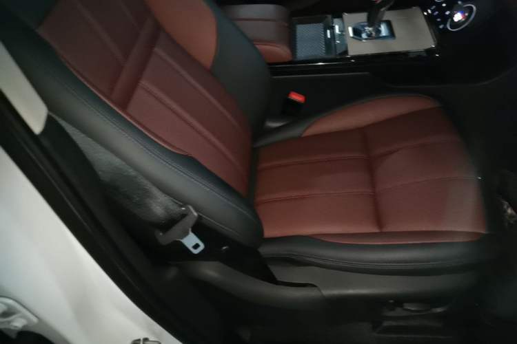 Used Land Rover Range Evoque 2021 Range Rover Velar 249 PS R-Dynamic S Performance Edition Right Front Seat