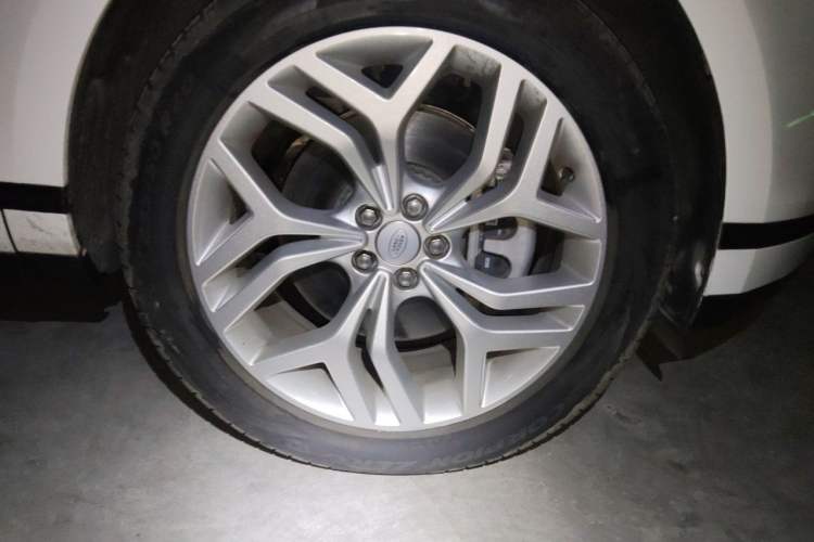 Used Land Rover Range Evoque 2021 Range Rover Evoque 200 PS R-Dynamic Standard Elite Edition Right Front Wheel Hub