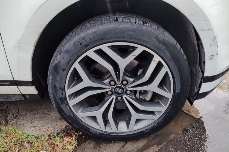 Used Land Rover Range Evoque 2021 Range Rover Velar 249 PS R-Dynamic HSE Luxury Edition Right Front Wheel Hub