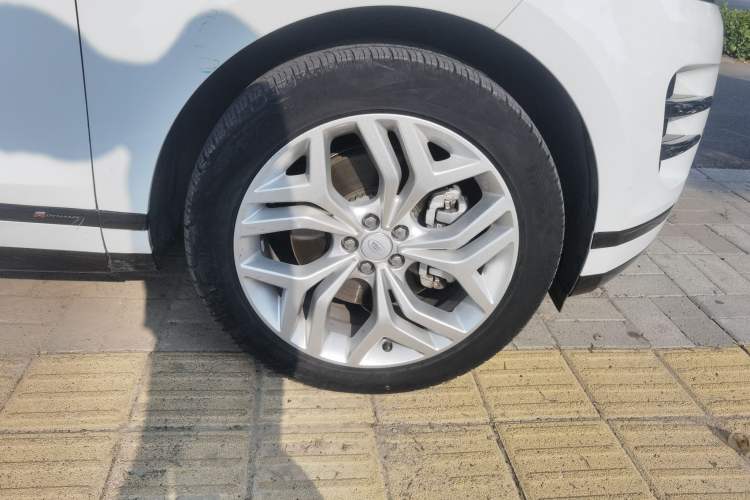 Used Land Rover Range Evoque 2021 Range Rover Evoque 200 PS R-Dynamic Standard Elite Edition Right Front Wheel Hub