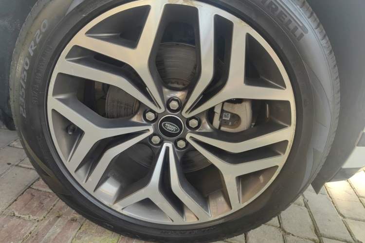 Used Land Rover Range Evoque 2021 Range Rover Velar 249 PS R-Dynamic S Performance Edition Right Front Wheel Hub