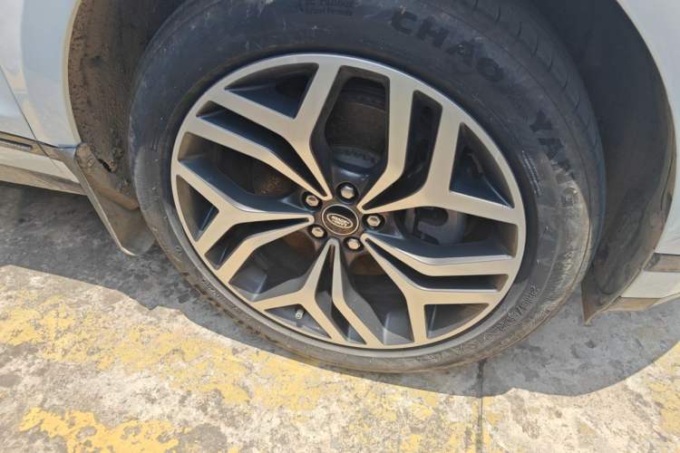 Used Land Rover Range Evoque 2021 Range Rover L 249 PS R-Dynamic SE Luxury Edition Right Front Wheel Hub