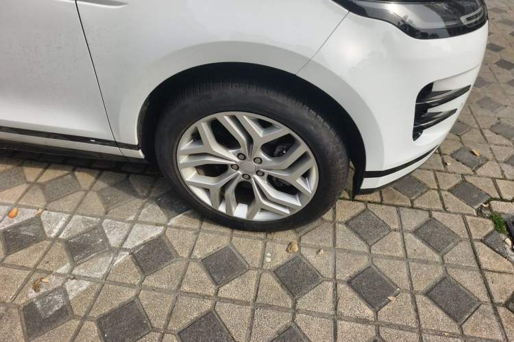 Used Land Rover Range Evoque 2021 Range Rover Evoque 200 PS R-Dynamic Standard Elite Edition Right Front Wheel Hub