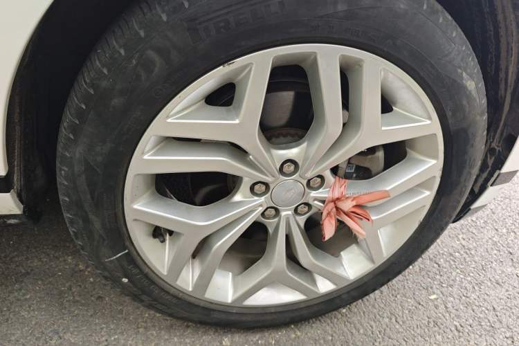 Used Land Rover Range Evoque 2021 Range Rover Evoque 200 PS R-Dynamic Standard Elite Edition Right Front Wheel Hub
