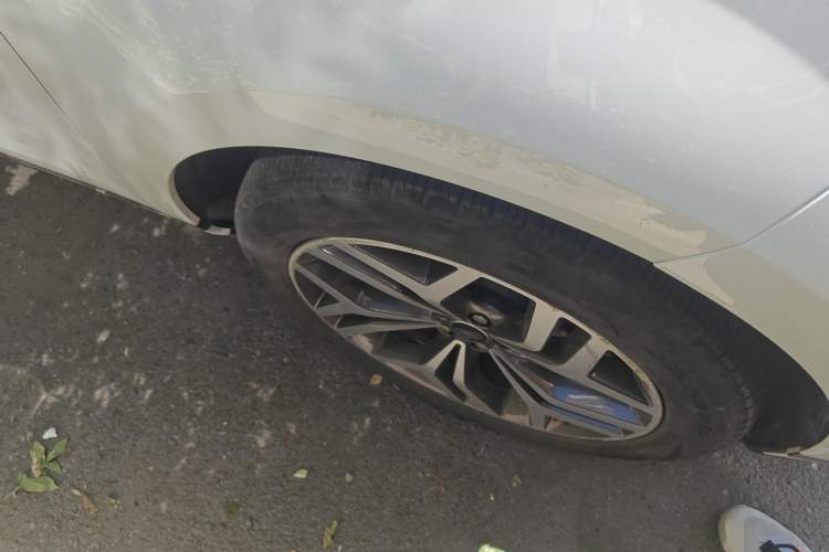 Used Land Rover Range Evoque 2021 Range Rover Velar 249 PS R-Dynamic HSE Luxury Edition Right Front Wheel Hub