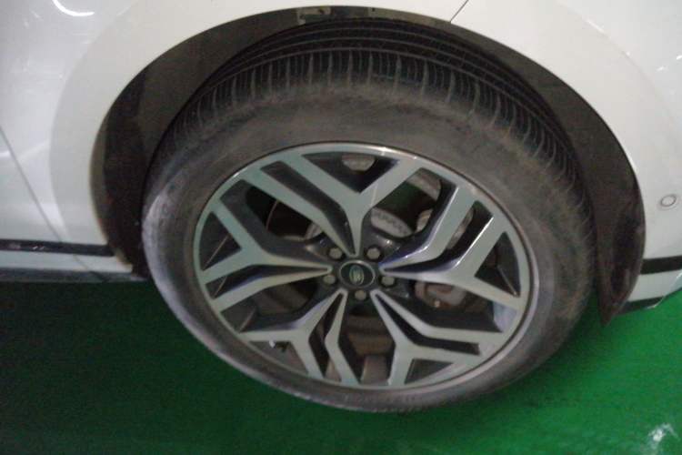 Used Land Rover Range Evoque 2021 Range Rover L 249 PS R-Dynamic SE Luxury Edition Right Front Wheel Hub