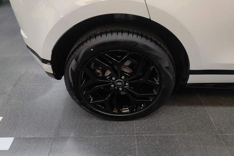 Used Land Rover Range Evoque 2021 Range Rover L 249 PS R-Dynamic SE Luxury Edition Right Rear Wheel Hub