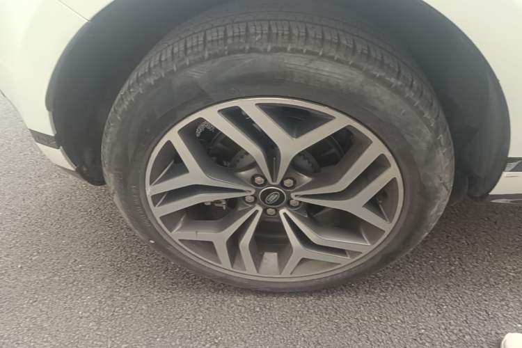 Used Land Rover Range Evoque 2021 Range Rover Velar 249 PS R-Dynamic HSE Luxury Edition Right Rear Wheel Hub