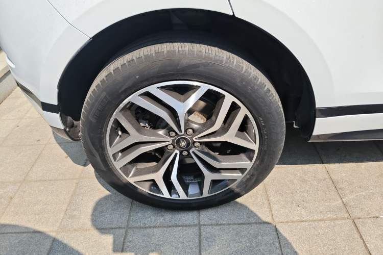 Used Land Rover Range Evoque 2021 Range Rover Velar 249 PS R-Dynamic S Performance Edition Right Rear Wheel Hub