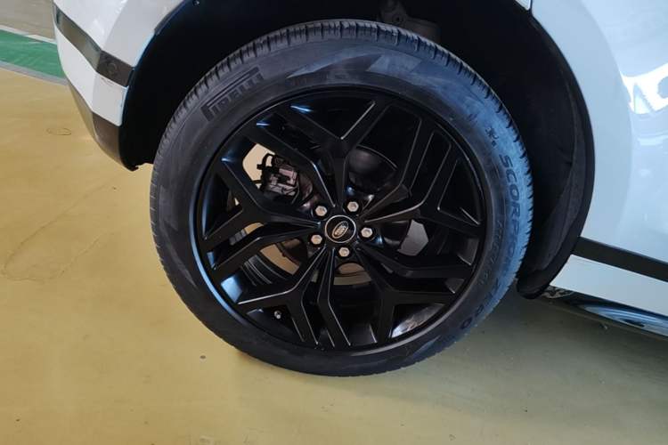 Used Land Rover Range Evoque 2021 Range Rover Velar 249 PS R-Dynamic S Performance Edition Right Rear Wheel Hub