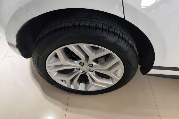 Used Land Rover Range Evoque 2021 Range Rover Evoque 200 PS R-Dynamic Standard Elite Edition Right Rear Wheel Hub
