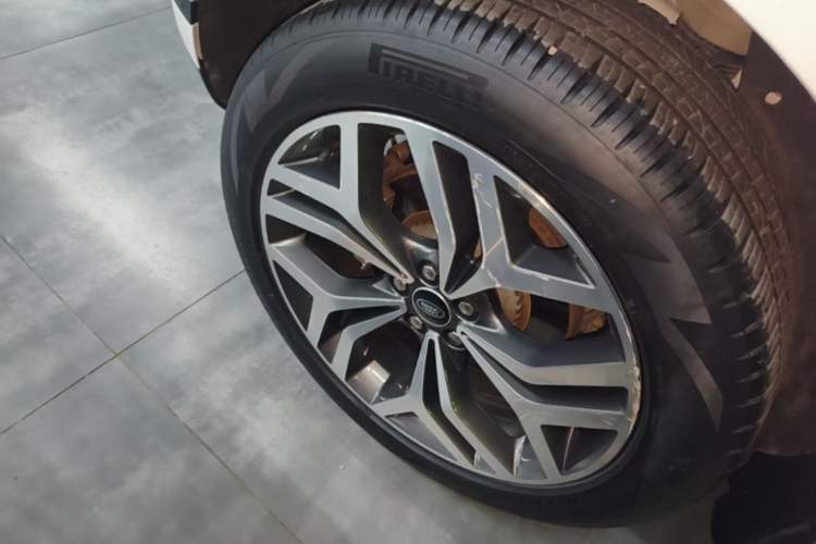 Used Land Rover Range Evoque 2021 Range Rover L 249 PS R-Dynamic SE Luxury Edition Right Rear Wheel Hub