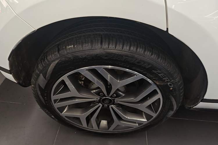 Used Land Rover Range Evoque 2021 Range Rover Velar 249 PS R-Dynamic S Performance Edition Right Rear Wheel Hub