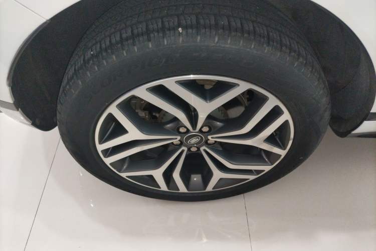 Used Land Rover Range Evoque 2021 Range Rover Velar 249 PS R-Dynamic S Performance Edition Right Rear Wheel Hub