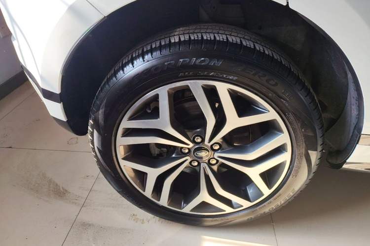 Used Land Rover Range Evoque 2021 Range Rover Velar 249 PS R-Dynamic S Performance Edition Right Rear Wheel Hub