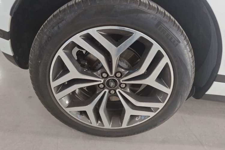Used Land Rover Range Evoque 2021 Range Rover L 249 PS R-Dynamic SE Luxury Edition Right Rear Wheel Hub
