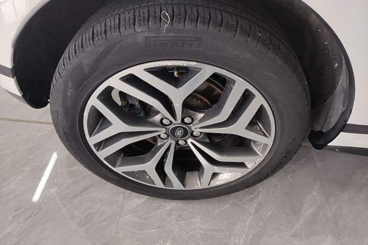 Used Land Rover Range Evoque 2021 Range Rover Velar 249 PS R-Dynamic S Performance Edition Right Rear Wheel Hub