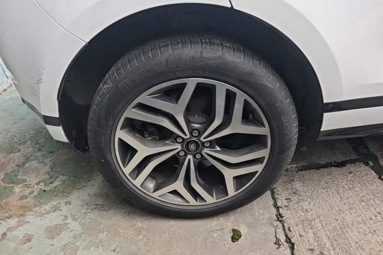 Used Land Rover Range Evoque 2021 Range Rover Velar 249 PS R-Dynamic HSE Luxury Edition Right Rear Wheel Hub