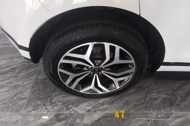 Used Land Rover Range Evoque 2021 Range Rover Velar 249 PS R-Dynamic S Performance Edition Right Rear Wheel Hub