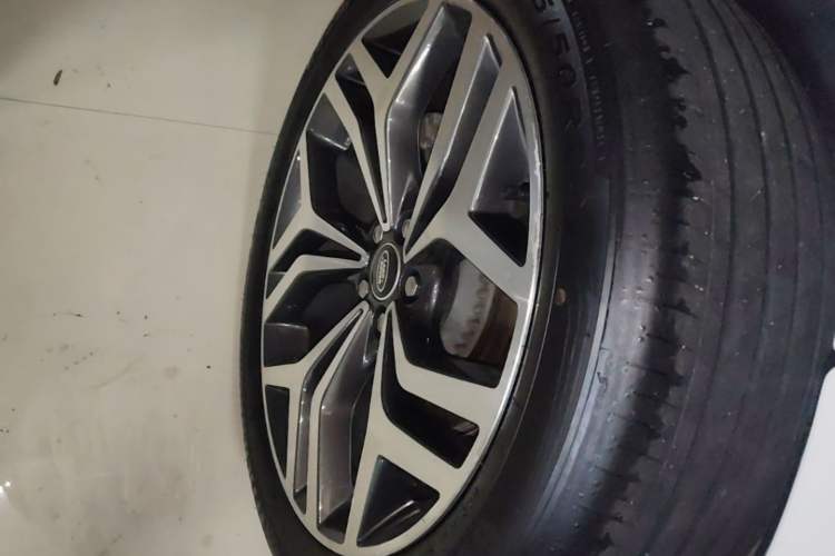 Used Land Rover Range Evoque 2021 Range Rover Velar L 249PS R-Dynamic First Edition Right Rear Wheel Hub