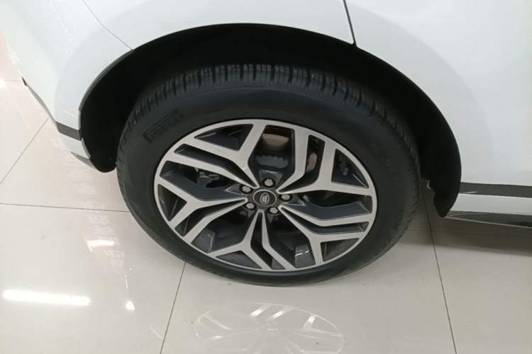 Used Land Rover Range Evoque 2021 Range Rover Velar 249 PS R-Dynamic S Performance Edition Right Rear Wheel Hub