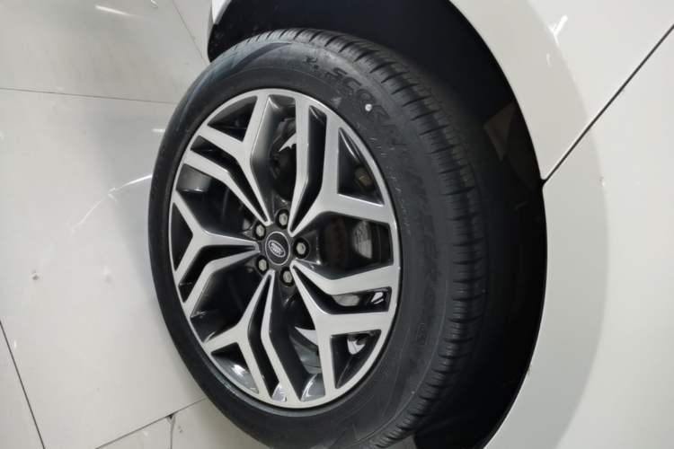 Used Land Rover Range Evoque 2021 Range Rover L 249 PS R-Dynamic SE Luxury Edition Right Rear Wheel Hub