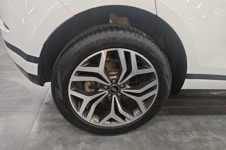 Used Land Rover Range Evoque 2021 Range Rover L 249 PS R-Dynamic SE Luxury Edition Right Rear Wheel Hub