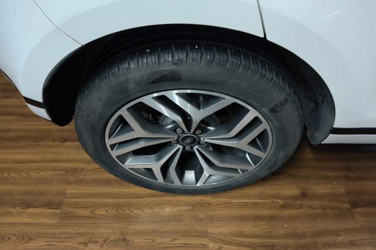 Used Land Rover Range Evoque 2021 Range Rover Velar 249 PS R-Dynamic S Performance Edition Right Rear Wheel Hub