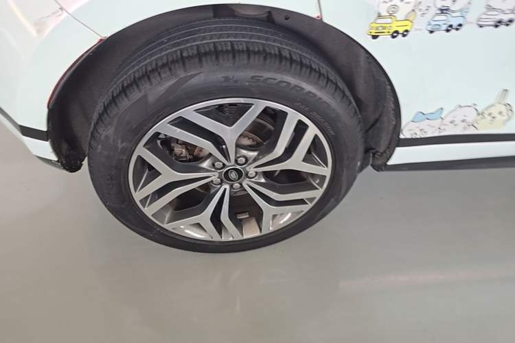 Used Land Rover Range Evoque 2021 Range Rover Velar 249 PS R-Dynamic S Performance Edition Right Rear Wheel Hub