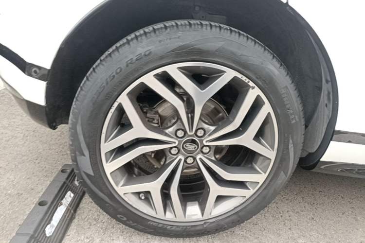 Used Land Rover Range Evoque 2021 Range Rover Velar 249 PS R-Dynamic S Performance Edition Right Rear Wheel Hub