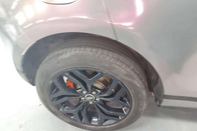 Used Land Rover Range Evoque 2021 Range Rover Velar 249 PS R-Dynamic HSE Luxury Edition Right Rear Wheel Hub