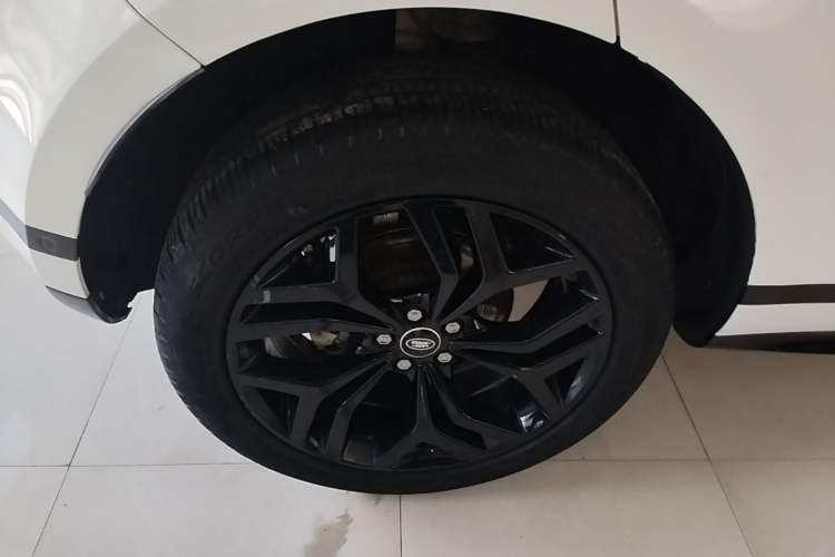 Used Land Rover Range Evoque 2021 Range Rover Velar 249 PS R-Dynamic S Performance Edition Right Rear Wheel Hub