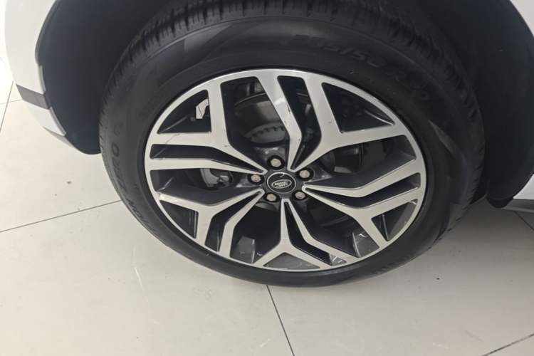 Used Land Rover Range Evoque 2021 Range Rover Velar 249 PS R-Dynamic S Performance Edition Right Rear Wheel Hub