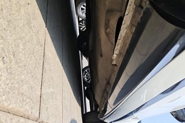 Used Land Rover Range Evoque 2021 Range Rover Velar 249 PS R-Dynamic S Performance Edition Right Side Sill