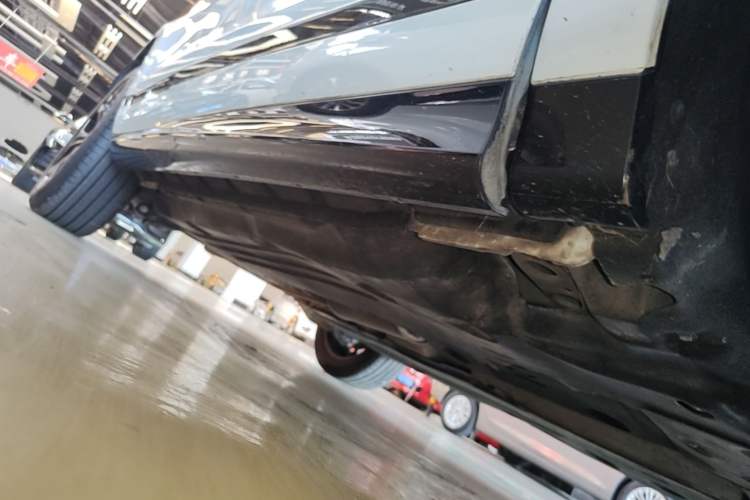 Used Land Rover Range Evoque 2021 Range Rover Velar 249 PS R-Dynamic S Performance Edition Right Side Sill