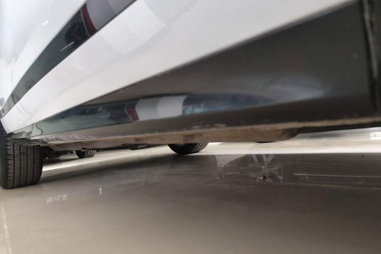 Used Land Rover Range Evoque 2021 Range Rover Evoque 200 PS R-Dynamic Standard Elite Edition Right Side Sill